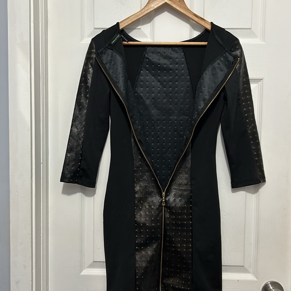 TRICOTTO black mini dress. - Picture 8 of 9